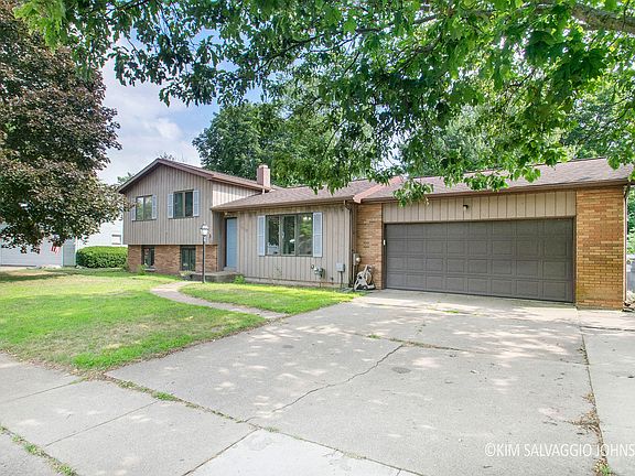 2nd image of 1727 Woodland Dr