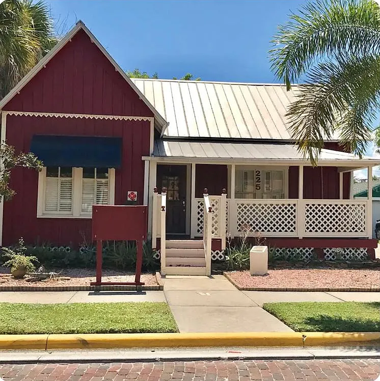2 bed, 1.0 bath, 1103 sqft, $1,950 — Photo 1