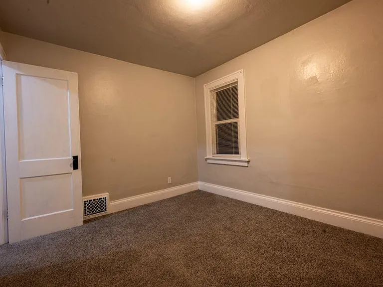 6818 32nd Ave #UPPER — Photo 8
