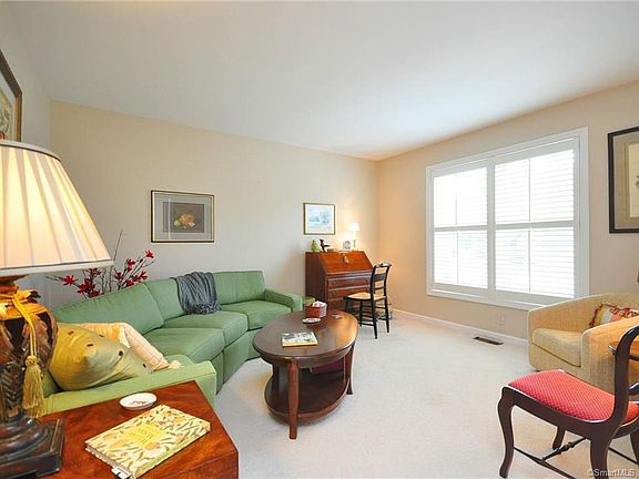 5th image of 30 Adenas Walk Unit 30
