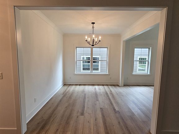 4th image of 490 Willow Grove Ct