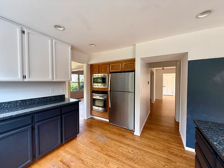 17417 SE 46th Pl — Photo 11