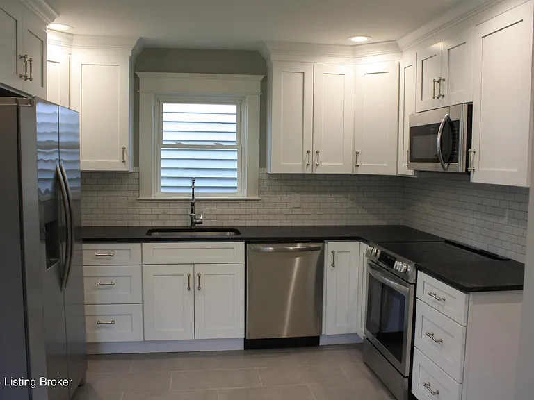 1101 E Saint Catherine St — Photo 8