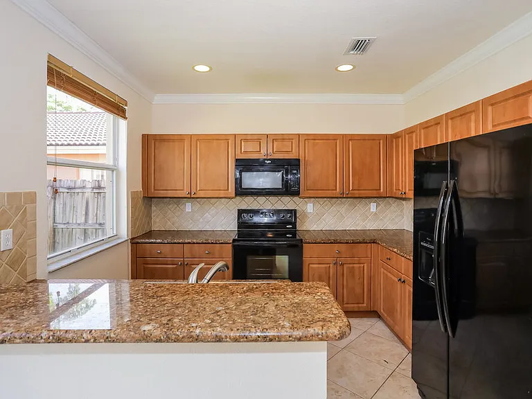 2030 SE 14th Ct — Photo 6