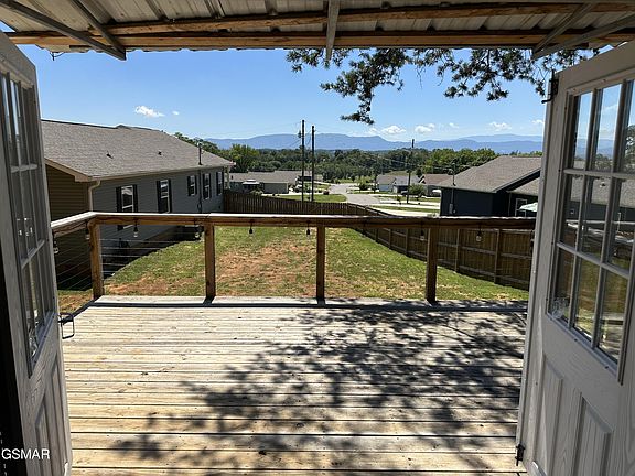 4th image of 359 Garden Ln