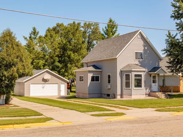 17 Oak St E, Osakis, MN 56360