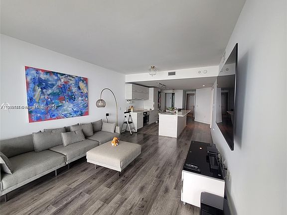 2nd image of 650 NE 32nd St Unit 3905