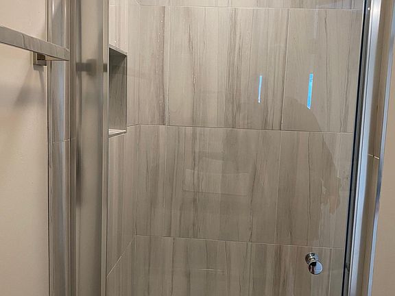 5th image of 4433 Summit Dr #A