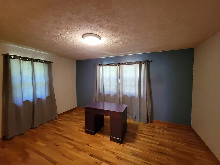 737 Lindberg Dr — Photo 3