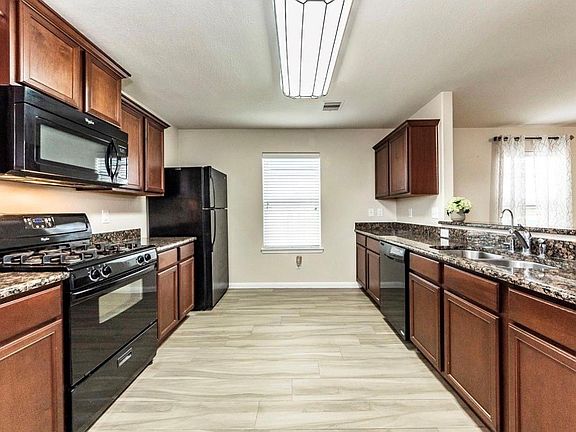 5th image of 9434 Emerald Green Dr