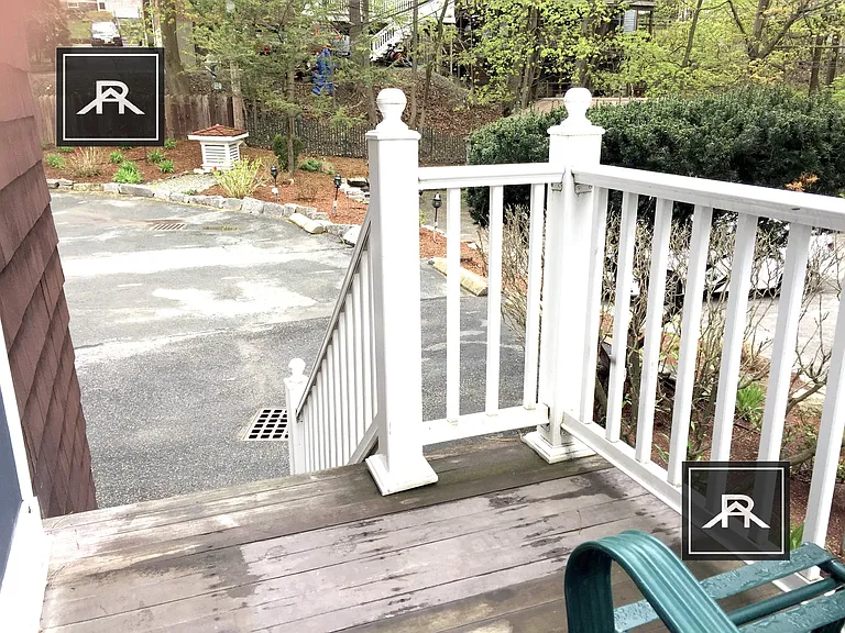 9 Mount Ida St #1R — Photo 7