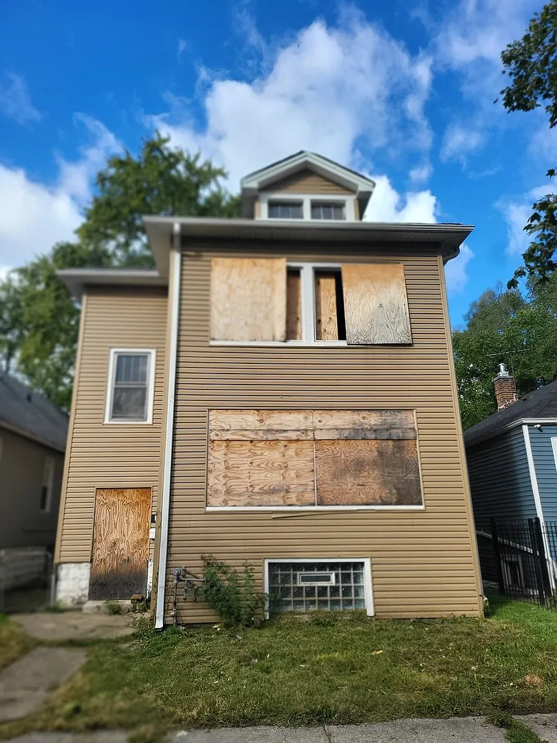 11612 S Yale Ave photo 1
