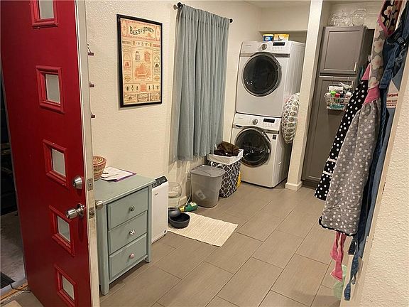 3rd image of 3464 Willowrun Dr APT A