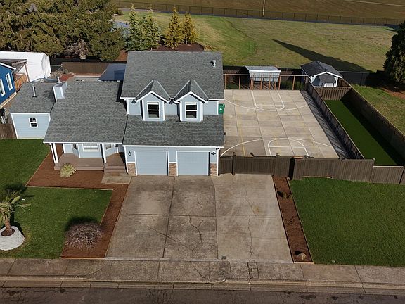 4th image of 545 NE Overlook Way