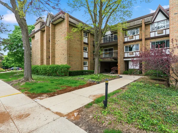 320 Claymoor Rd #1-C, Hinsdale, IL 60521