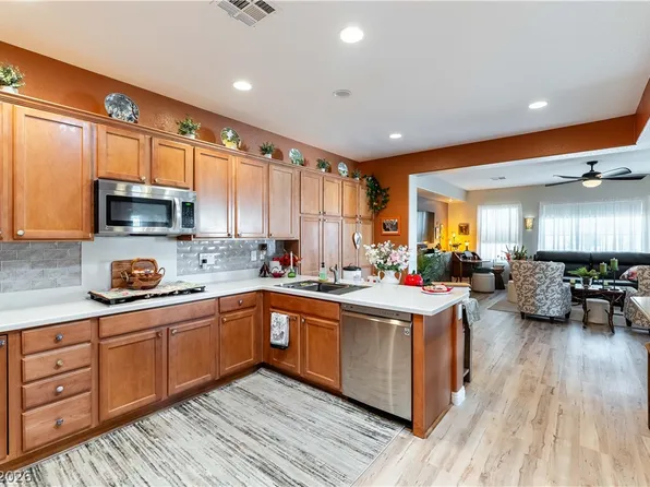 7324 Royal Melbourne Dr, Las Vegas, NV 89131