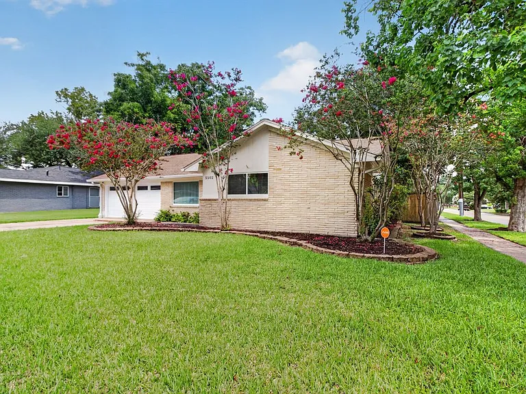 5502 Effingham Dr — Photo 3