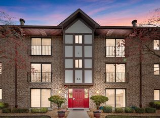 44 Harbor Ct APT 108, Naperville, IL 60565