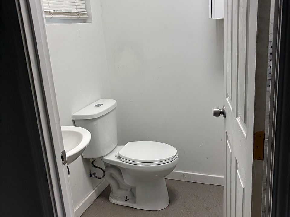1st image of 4643 Lister Ave