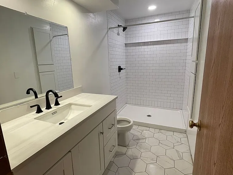 2163 Indianola Ave — Photo 11