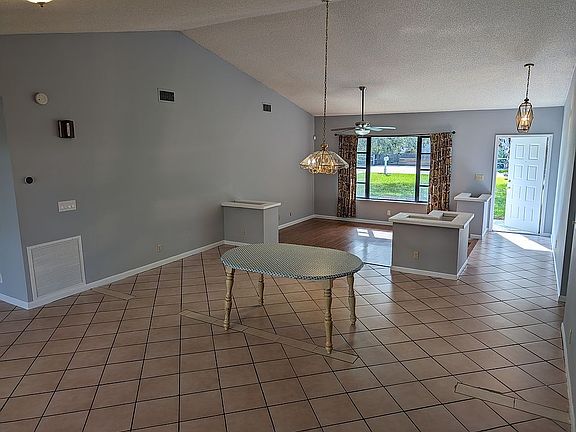 Large & Open Living/Dining