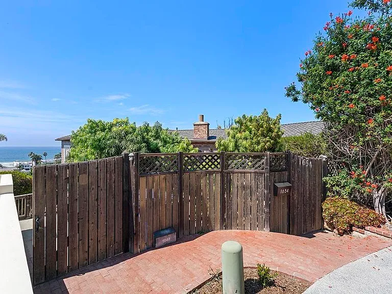 1654 Camino Del Mar #UPPER — Photo 58