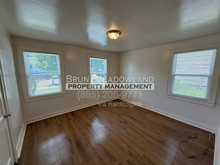 2620 Woodbine Ave — Photo 19