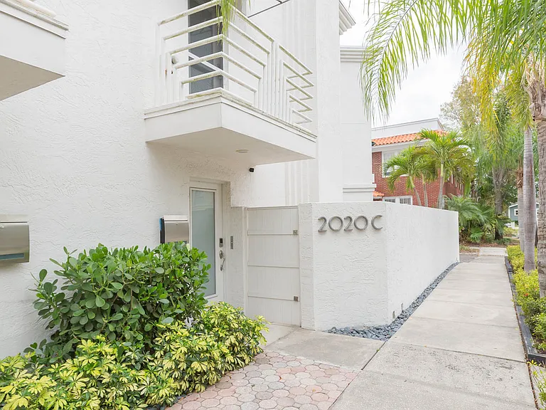 2020 W Dekle Ave #C — Photo 3