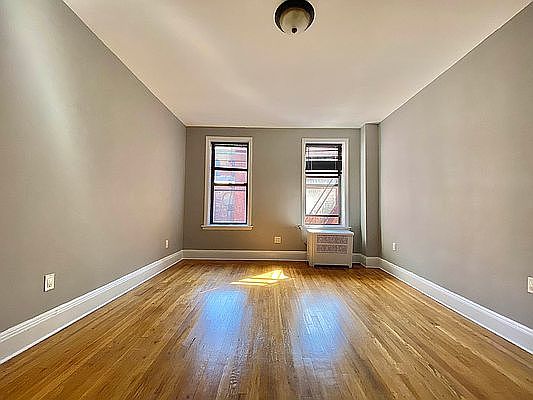 4th image of 465 W 51st St #2R