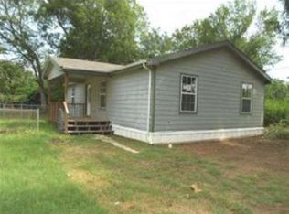 806 W 10th St, Hearne, TX 77859