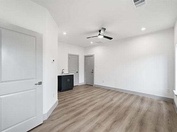 5th image of 4319 Crawford St