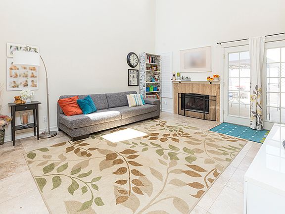 3rd image of 6255 Honolulu Ave Unit 16