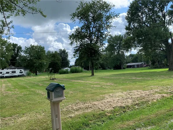 1117 E 1st St, Pana, IL 62557