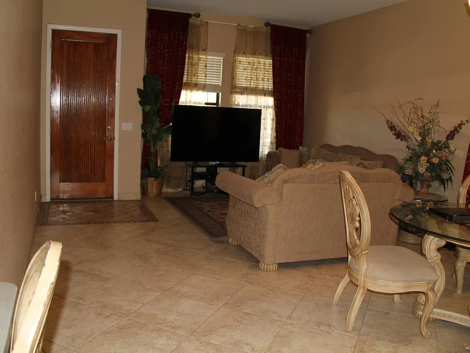 4 bed, 2497 sqft, $2,900 — Photo 3