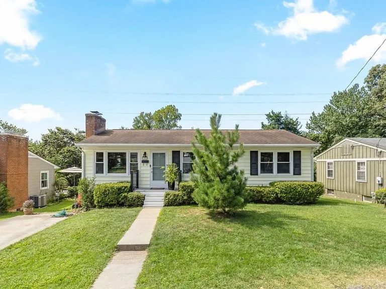 700 Elizabeth Ave — Photo 1