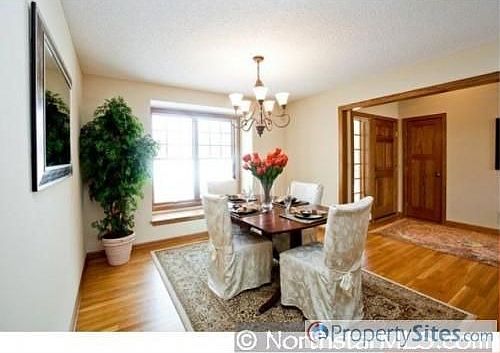 3rd image of 8 Echo Lake Blvd
