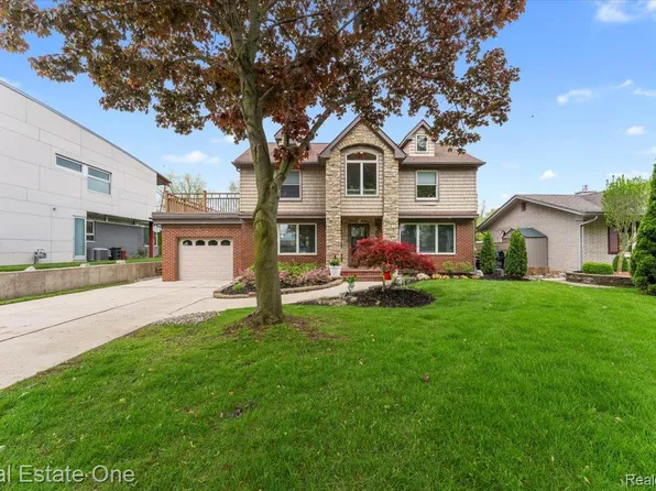 28395 Swan Island Dr, Grosse Ile, MI 48138
