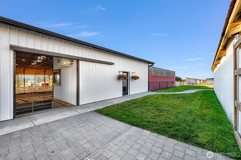 4th image of 504 E Smith Road