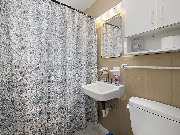 1220 Rhodes Ave — Photo 14