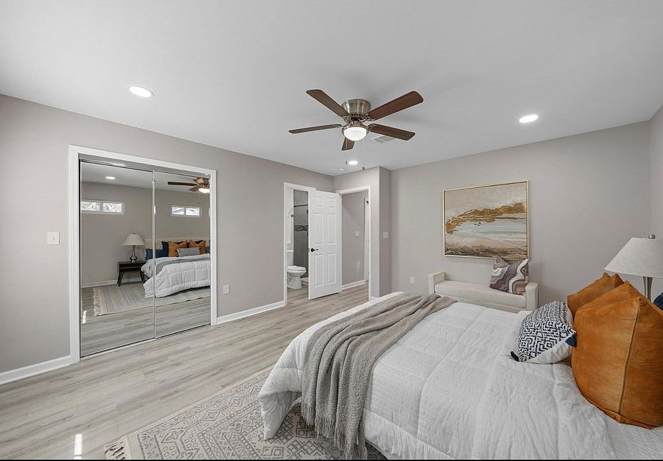 2nd image of 1021 Harlem St