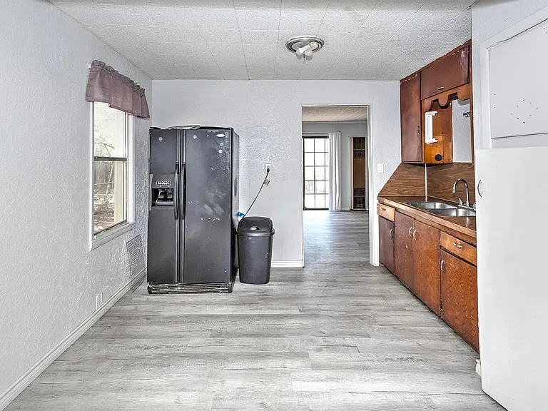 606 N I St — Photo 7