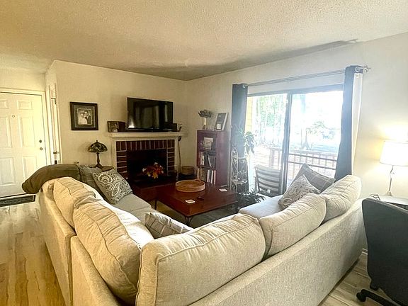 4th image of 1054 Anna Knapp Blvd APT 1D