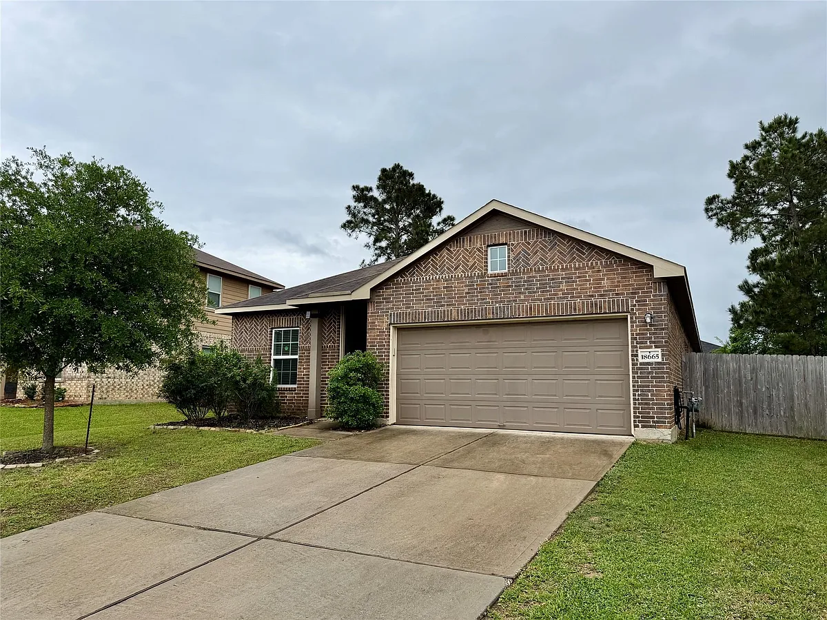 Building Photo - 18665 Legend Oaks Dr
