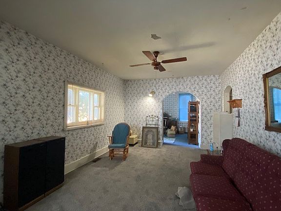 2nd image of 933 Woodlawn Ave