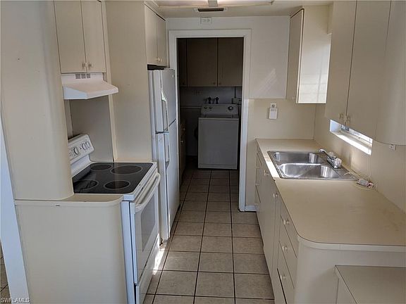 4th image of 2650 Elmwood St