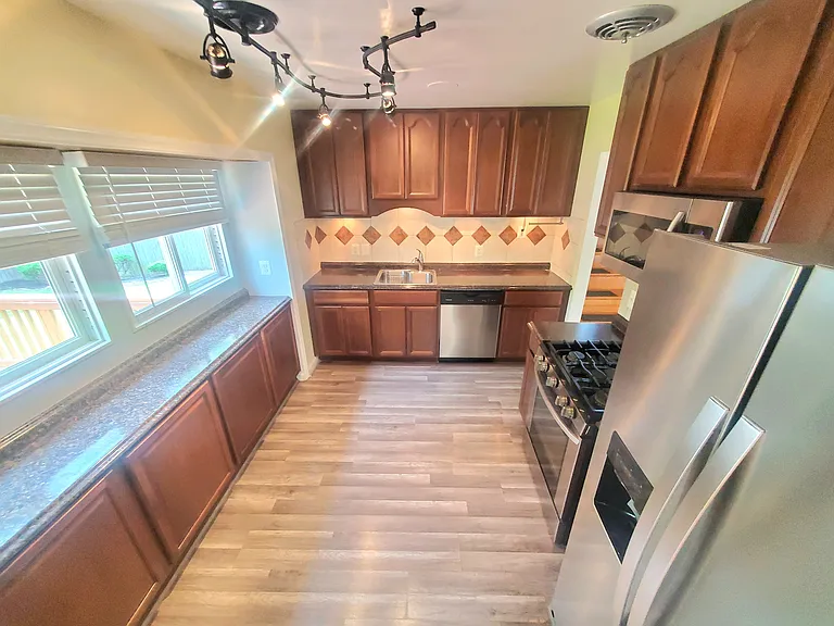 4517 Mayfield Dr — Photo 12