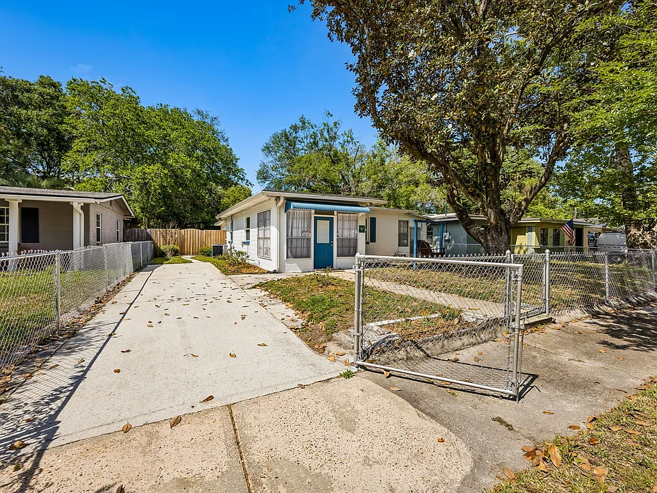 3233 Dellwood Ave