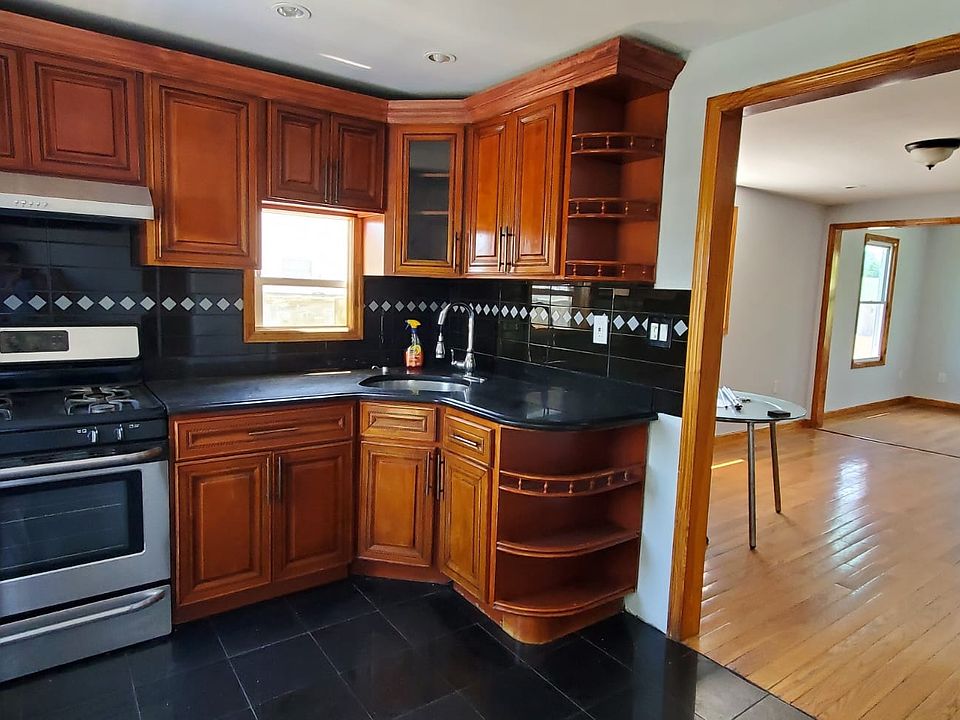 1st image of 217-34 Hempstead Ave #2
