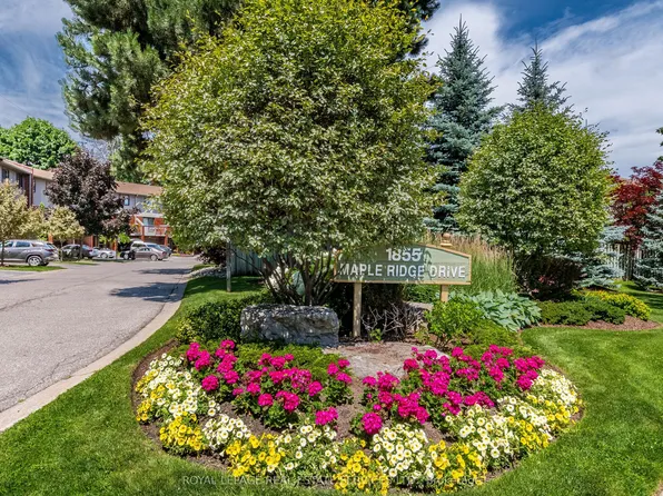 1855 Maple Ridge Dr #35, Mississauga, ON L4W 2N7