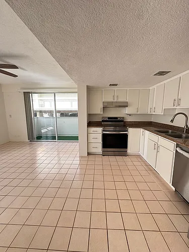 2281 Ala Wai Blvd Photo 1